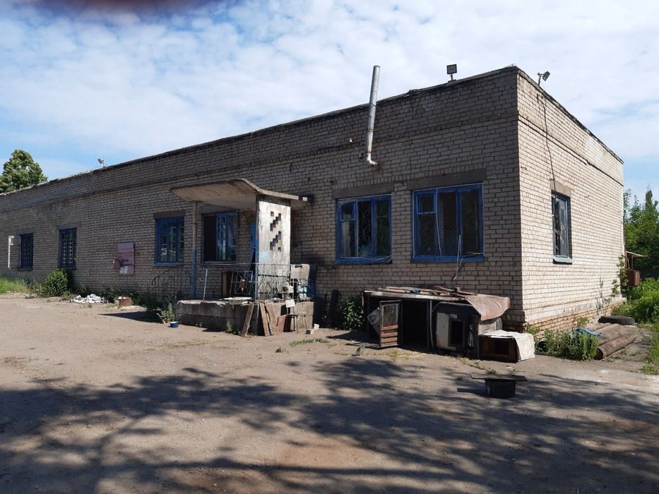 Продажа коммерческого объекта с участком 1,8 га и постройками