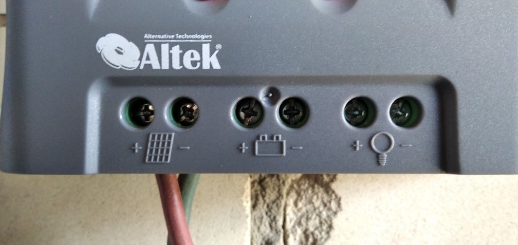 Контролер заряду Altek 40 A  12/24V для сонячних панелей
