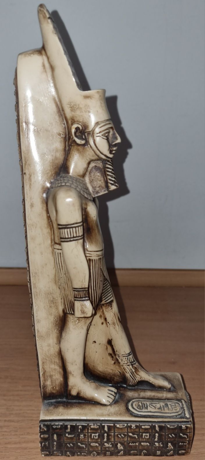 Figurka Amon Ra. Ręcznie wykonana. Alabaster. Egipt