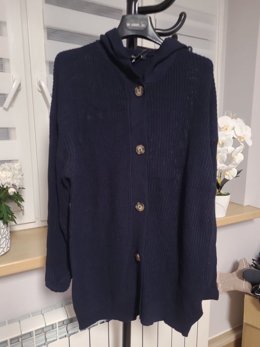 Kardigan, sweter rozpinany z kapturem