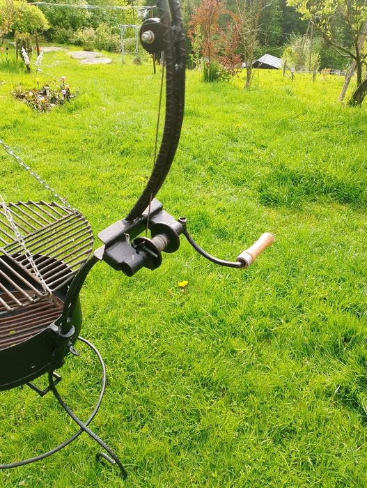 Gril ogrodowy z paleniskiem