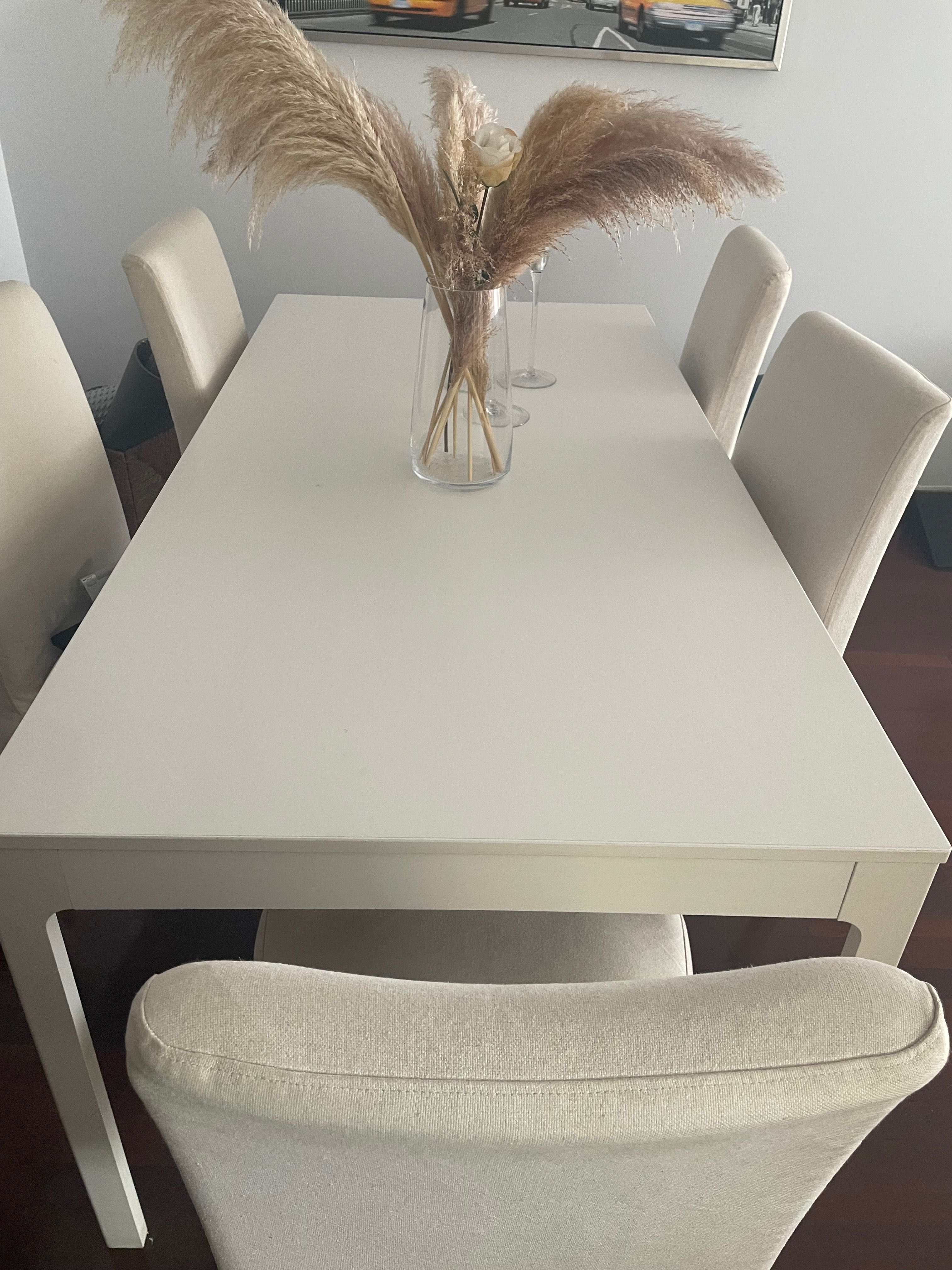 Mesa de jantar extensível IKEA branca  (4 a 6 lugares. NÃO ACEITO MBAY