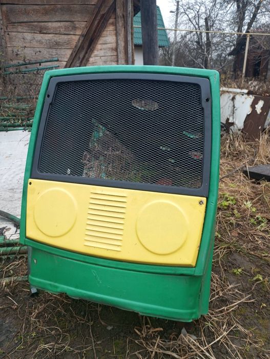 ЮМЗ Продам капот в комплекті з боковинаси