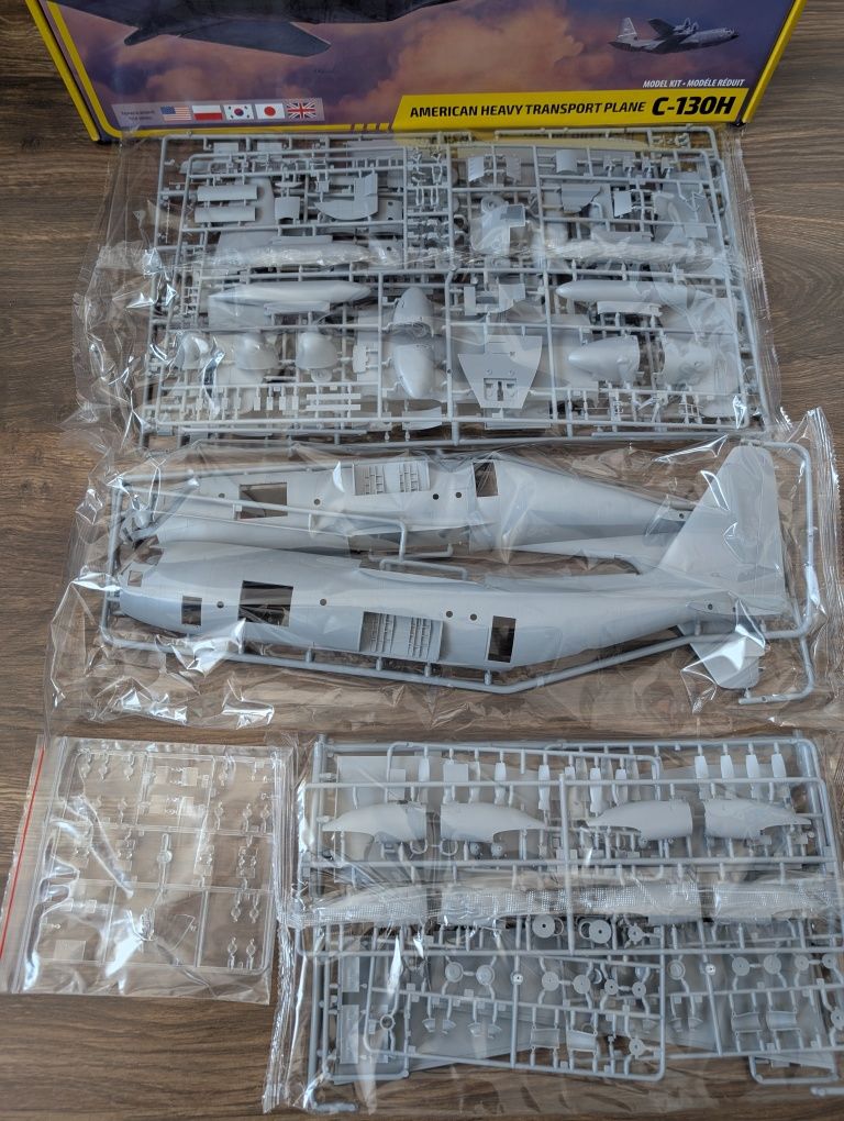 Zvezda 7321 C-130H + 7 DODATKÓW skala 1/72