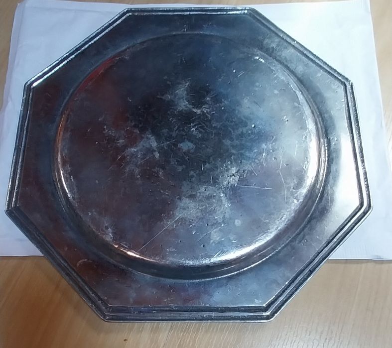 Prato centro de mesa antigo em metal maciço