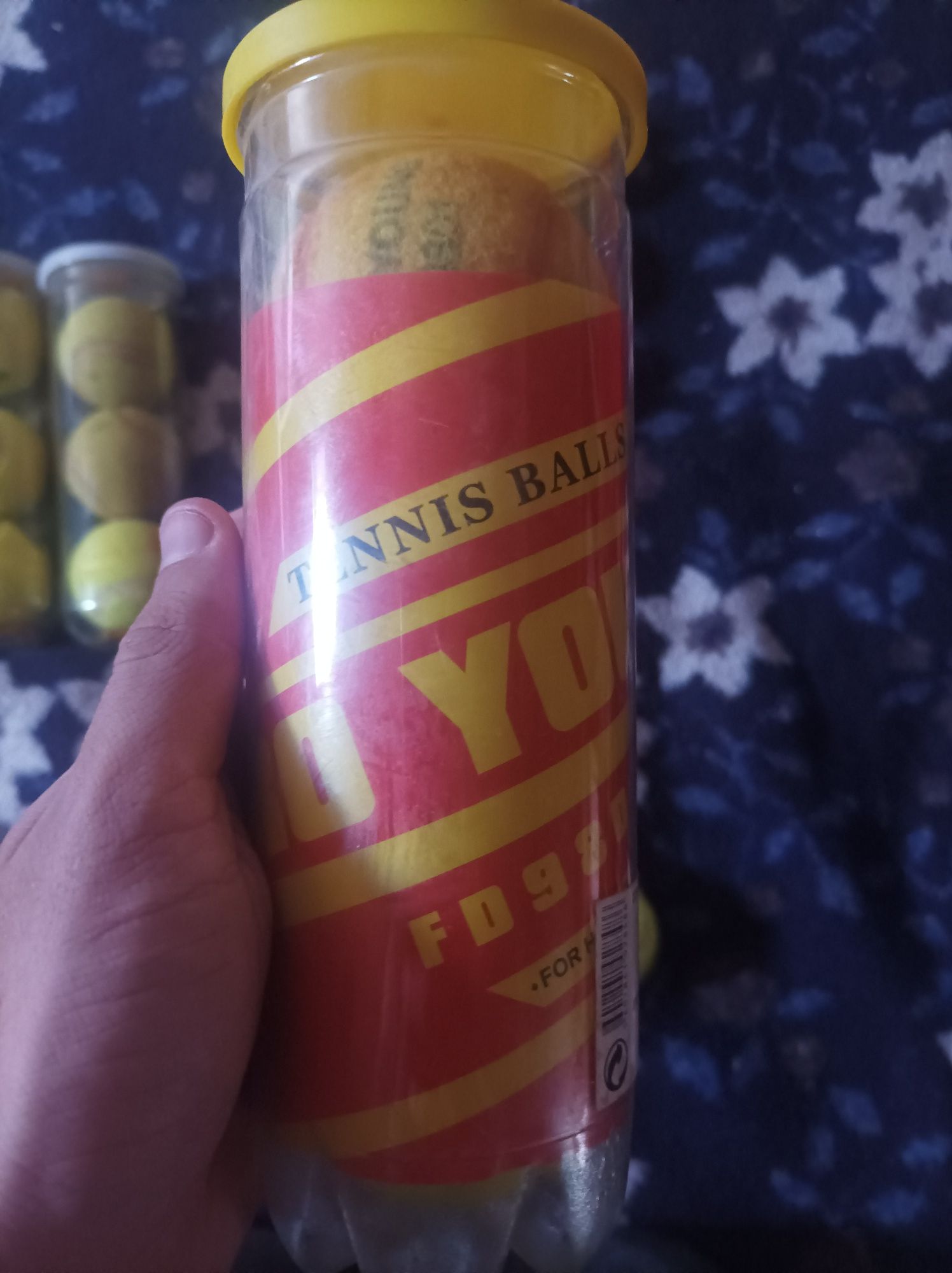 Conjunto de bolas de tênis de várias marcas