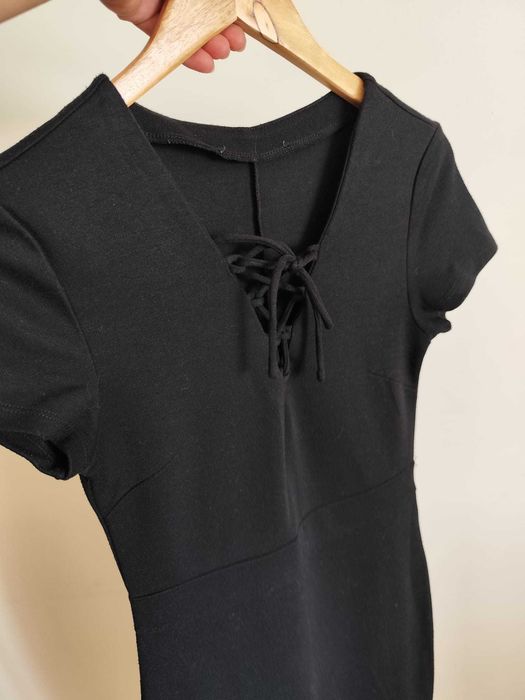 Sukienka czarna XS S tuba krótki rękaw ołówkowa dopasowana