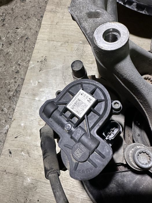 цапфа кулак ступица зад право лево пассат б8 европа седан passat b eur