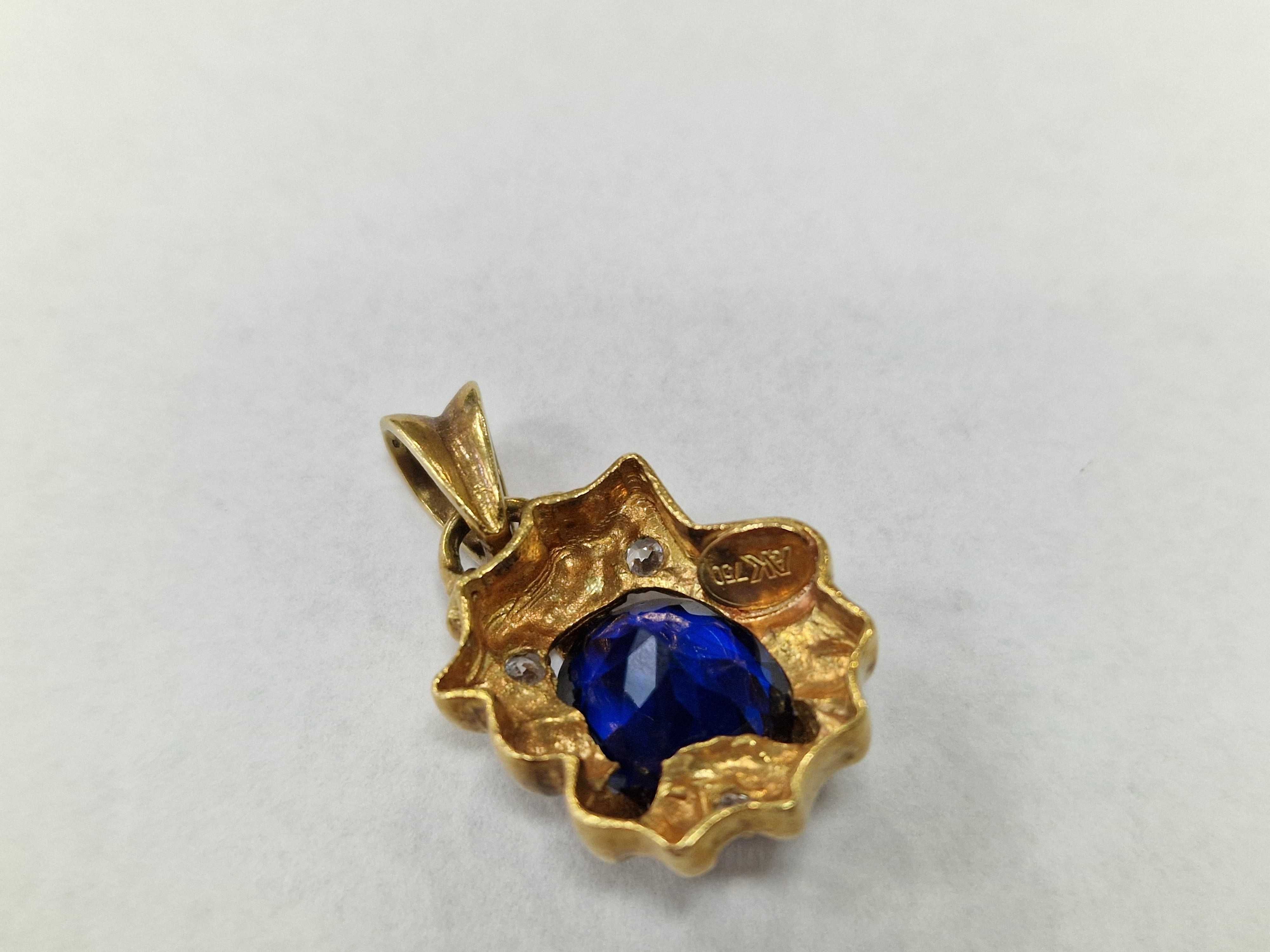 Złoty wisiorek damski/ 750/ 6.75 gram/ Szafir syntetyk/ Cyrkonie