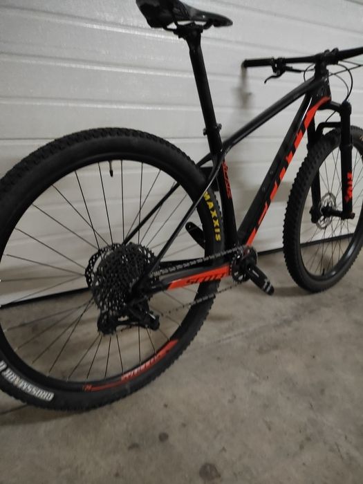 799€Scott scale 925 carbono
Suspensão Fox com bloqueio.
Transmissão gx