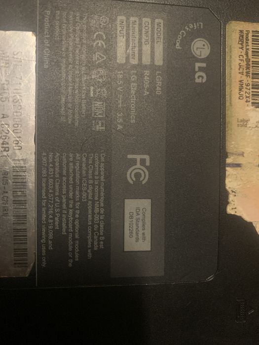 Ноутбук 2008 року з сумкою в мишкою