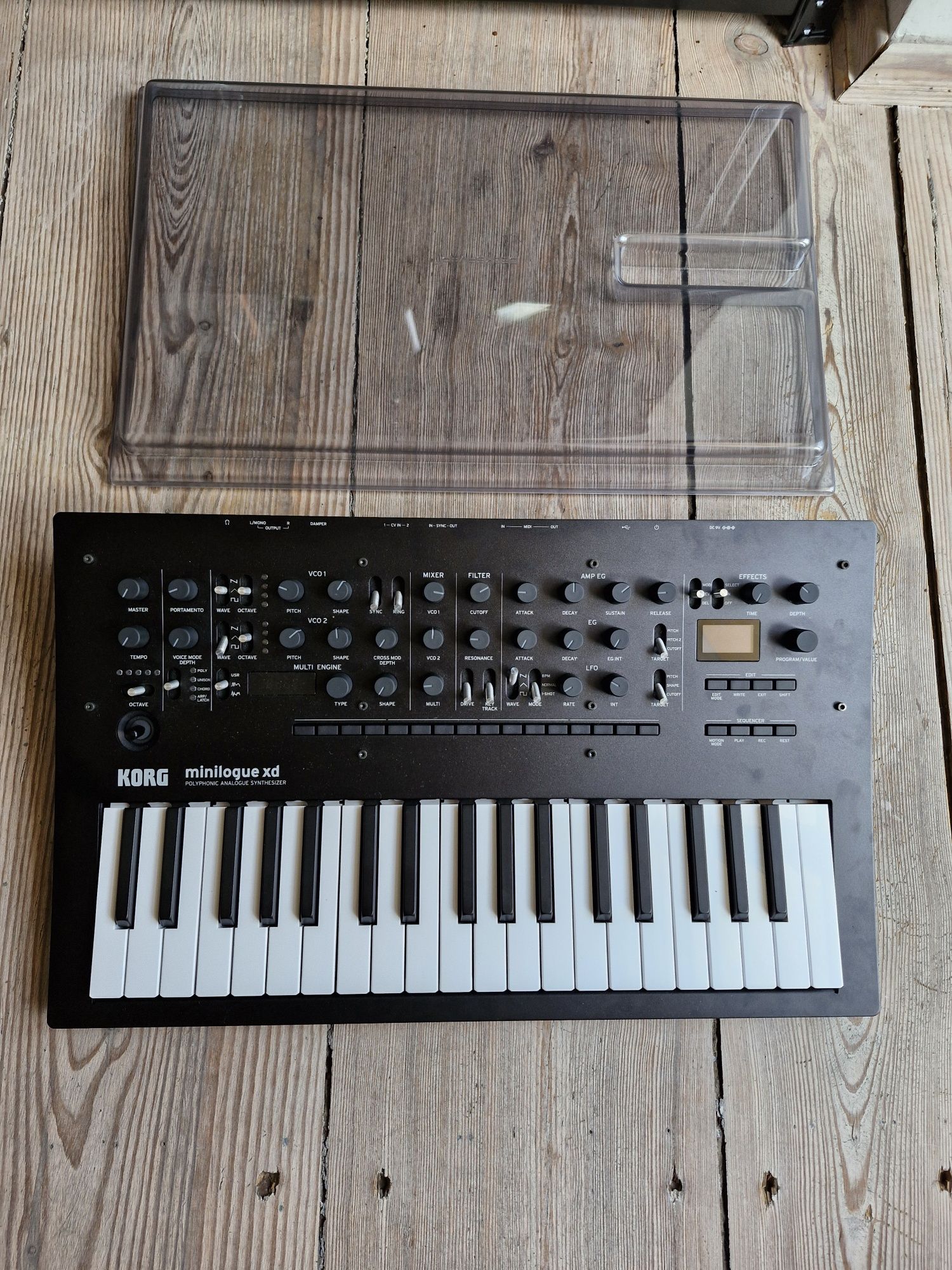 Syntezator Korg Minilogue XD + torba ochronna Thomann Bag + Decksaver