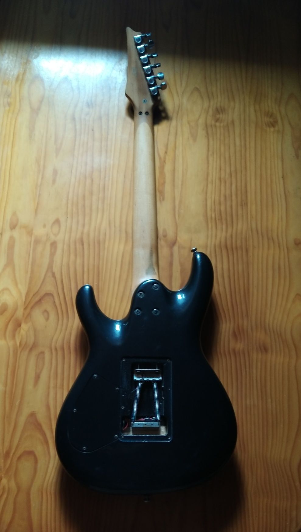 Guitarra IBANEZ EDR470 (com humbuckers EMG e ponte fixa)