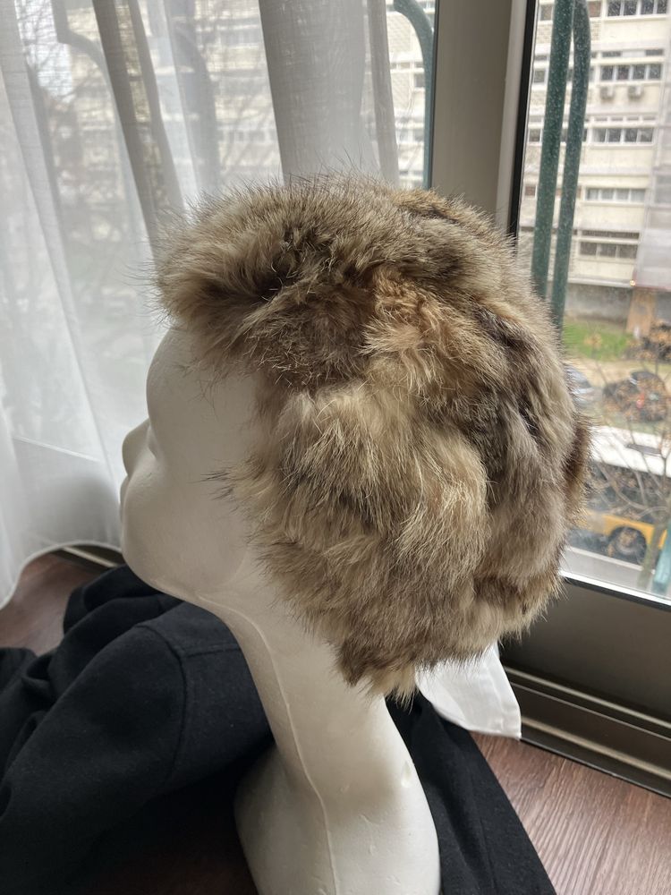 Gorro e punhos em pêlo de coelho