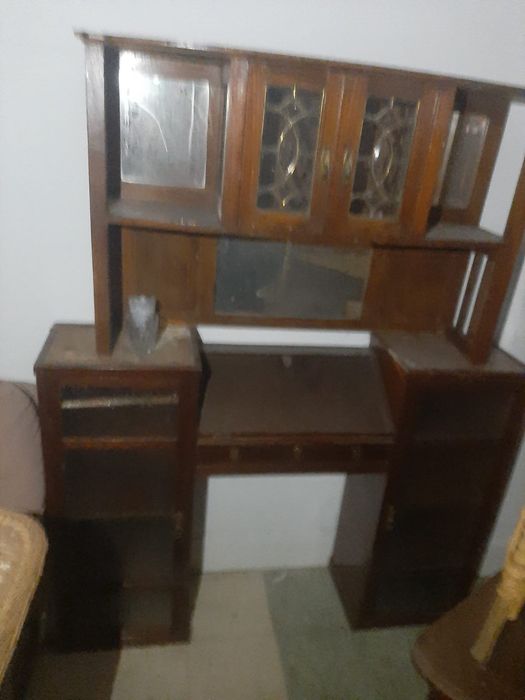 Móvel antigo usado