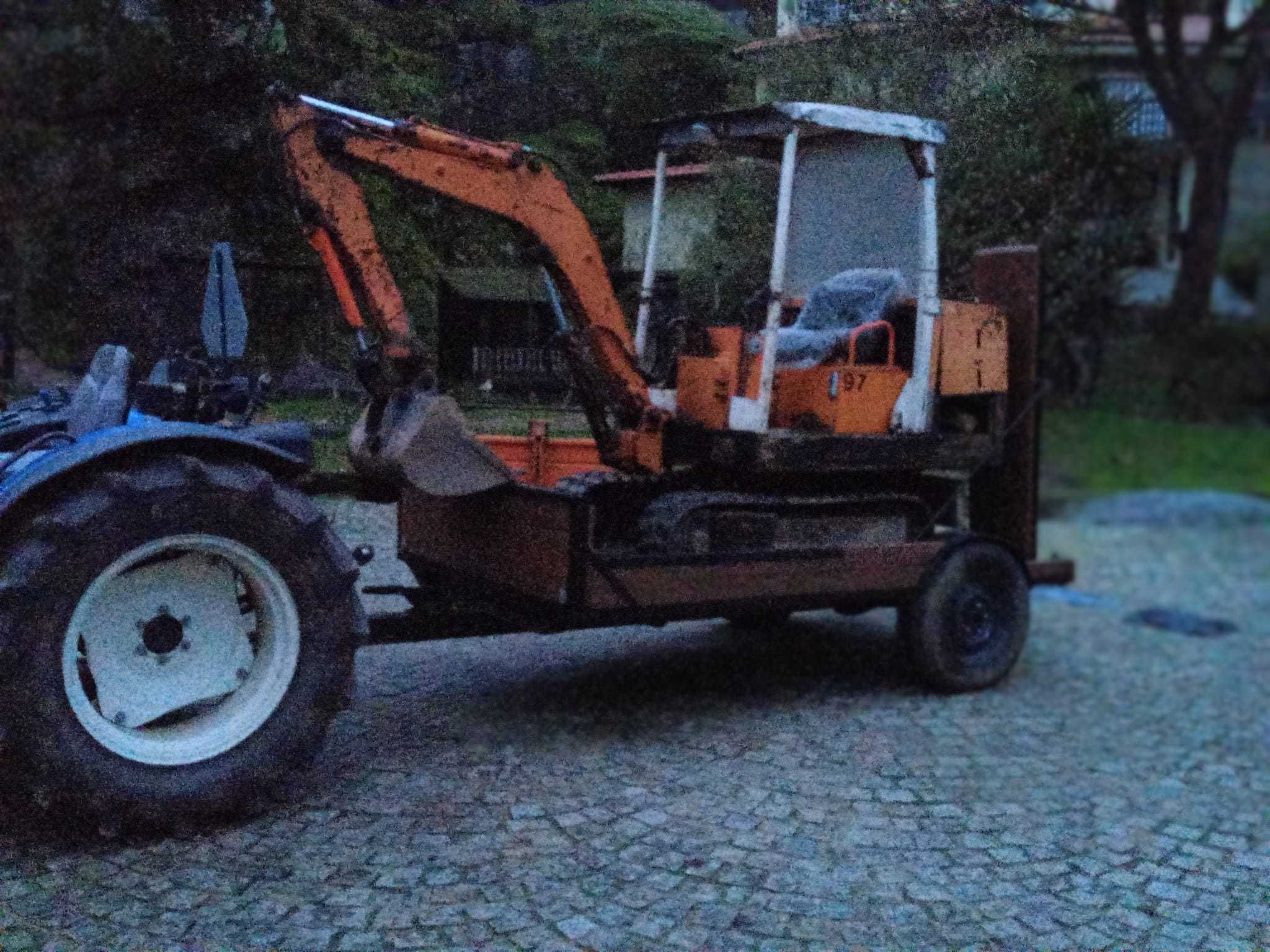 Reboque porta Máquinas em bom estado.