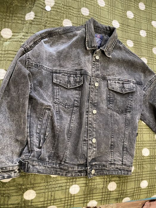 Джинсова куртка жіноча