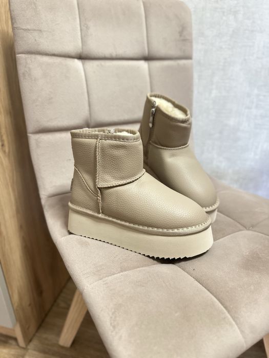 Уггі на дівчинку