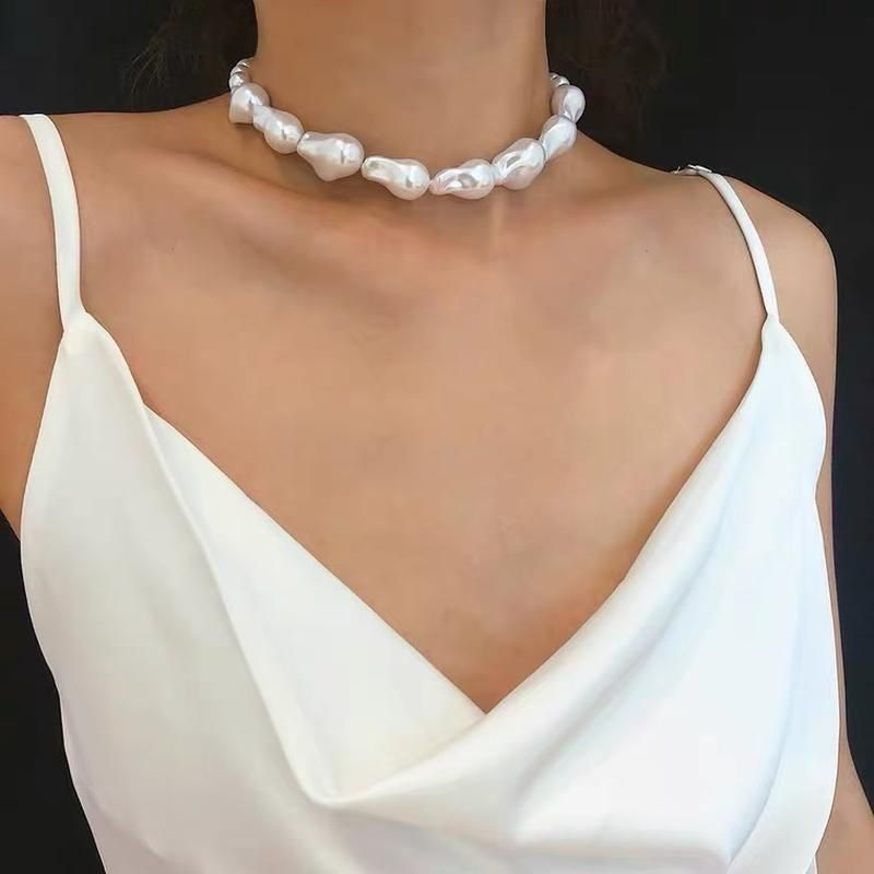 Восхитительное женское ожерелье с перламутром чокер