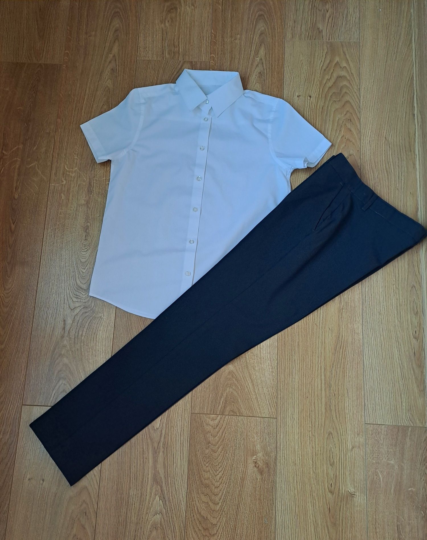 Костюм для мальчика/белая рубашка с коротким рукавом/синие брюки
