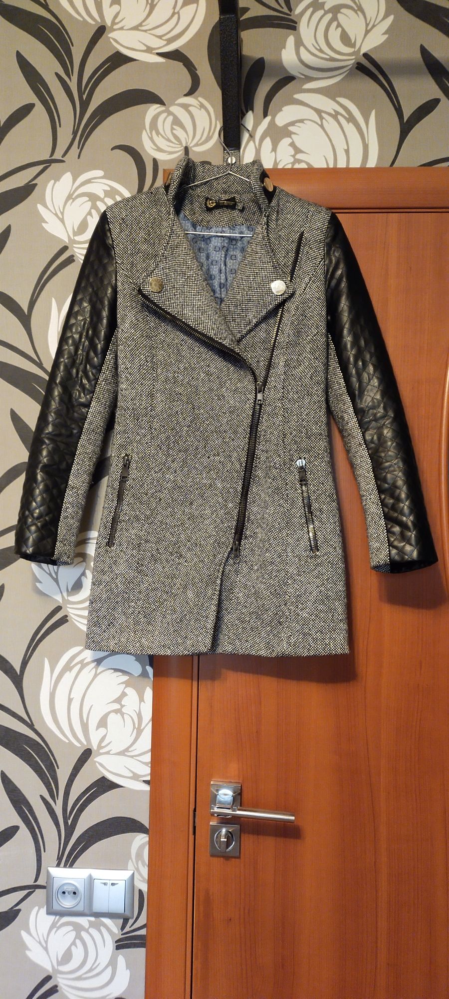 Продам осіннє жіноче пальто