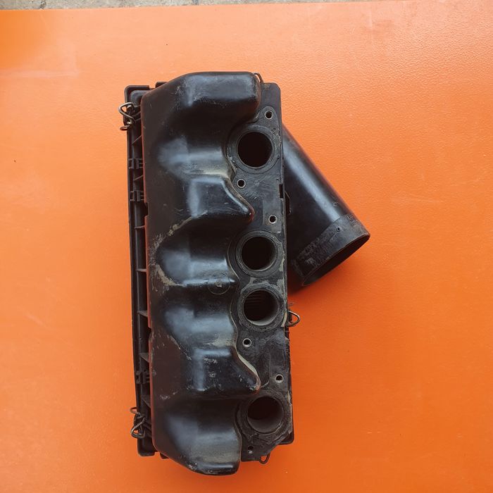 Корпус повітряного фільтра..068 129 606 М