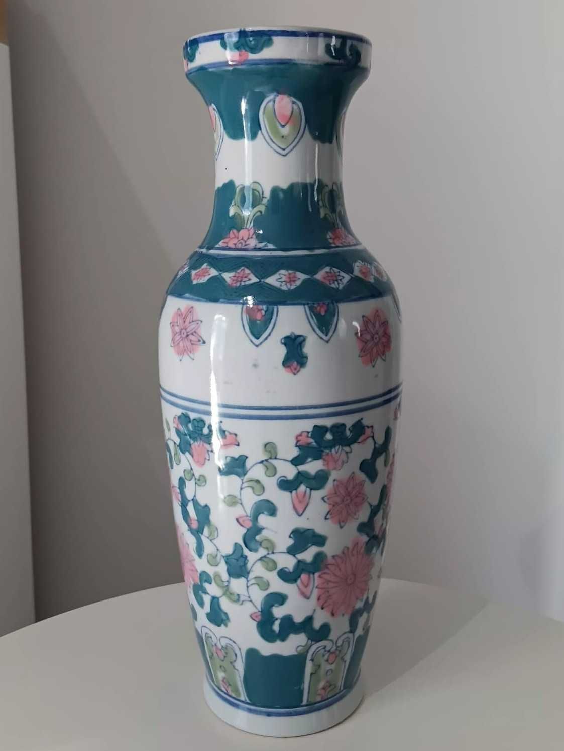 Jarra Floral - Decoração Elegante