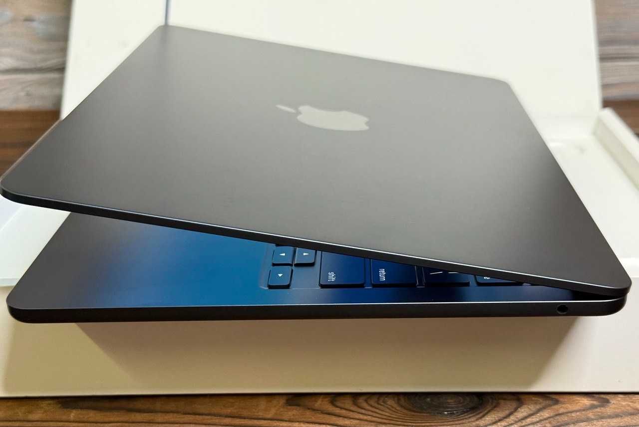 MacBook Air 13.6 Mid 2024 Midnight M3 16/256 (MC8K4) - 750 $$ Гарантия