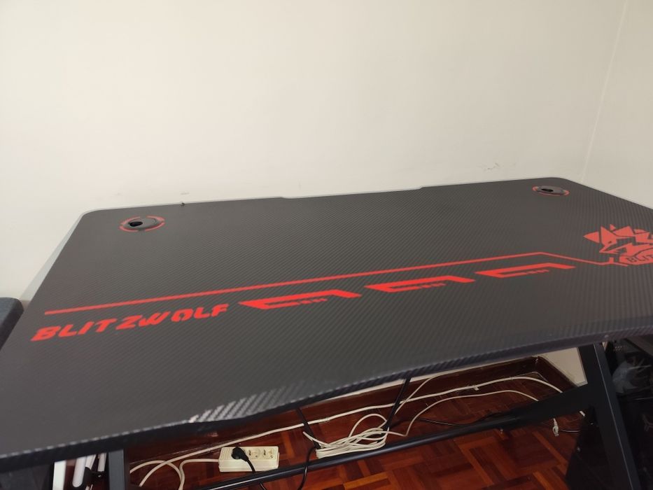 Secretária GAMER BLITZWOLF revestida em FIBRA de CARBONO