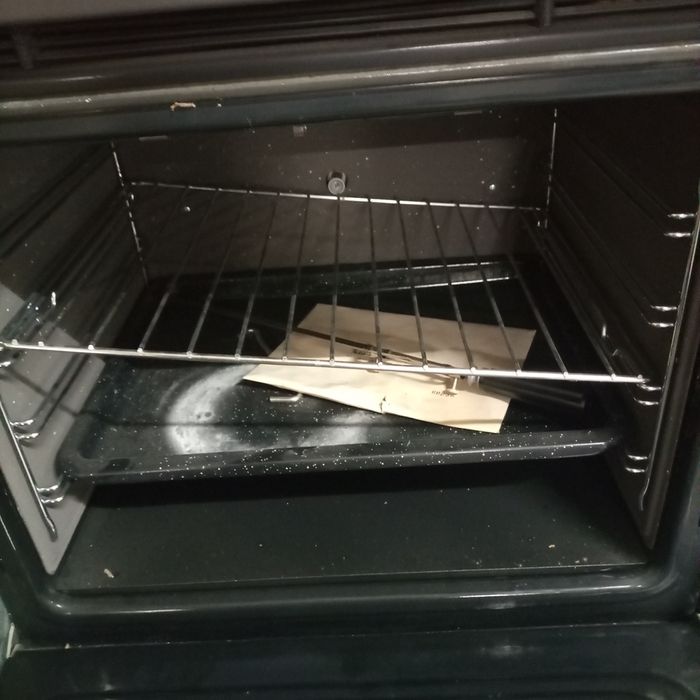 Forno da marca Teka à venda.