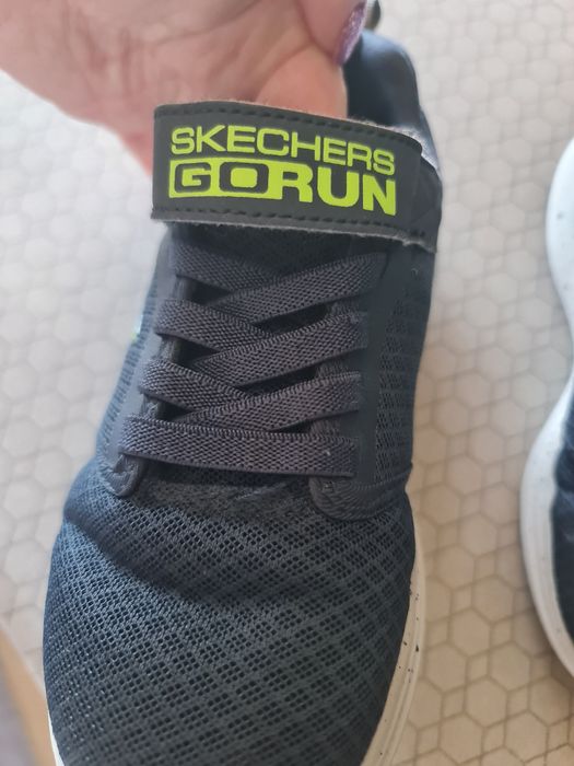 Tenis Azuis escuros tamanho 33 Sckechers