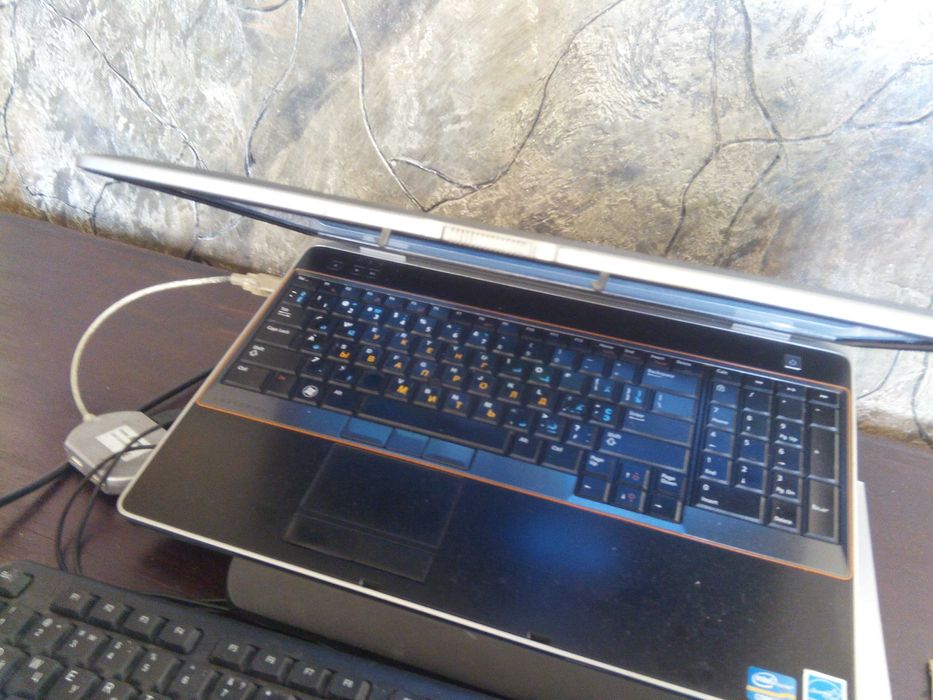 Dell  15.6"\intel i5-2.5-3.2ghz\6gb\ssd 125gb\ б.п Dell 90w