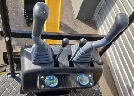 nowa minikoparka diesel z wiertnica glebowa swider
