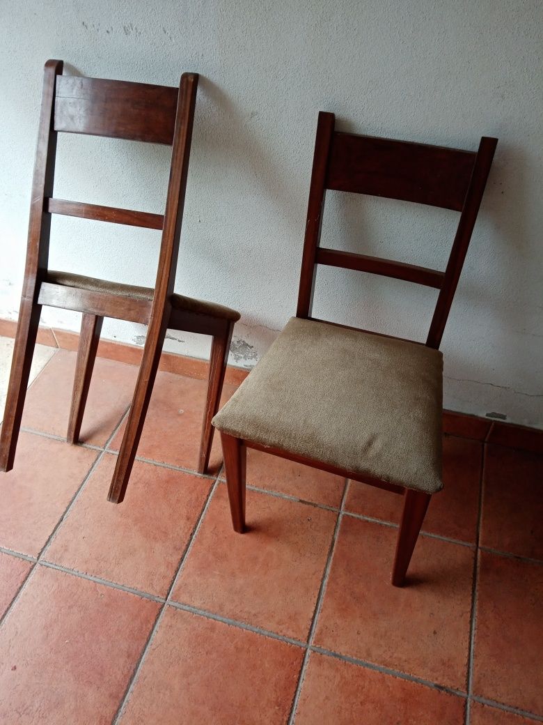 4 cadeiras de mogno almofadadas usadas