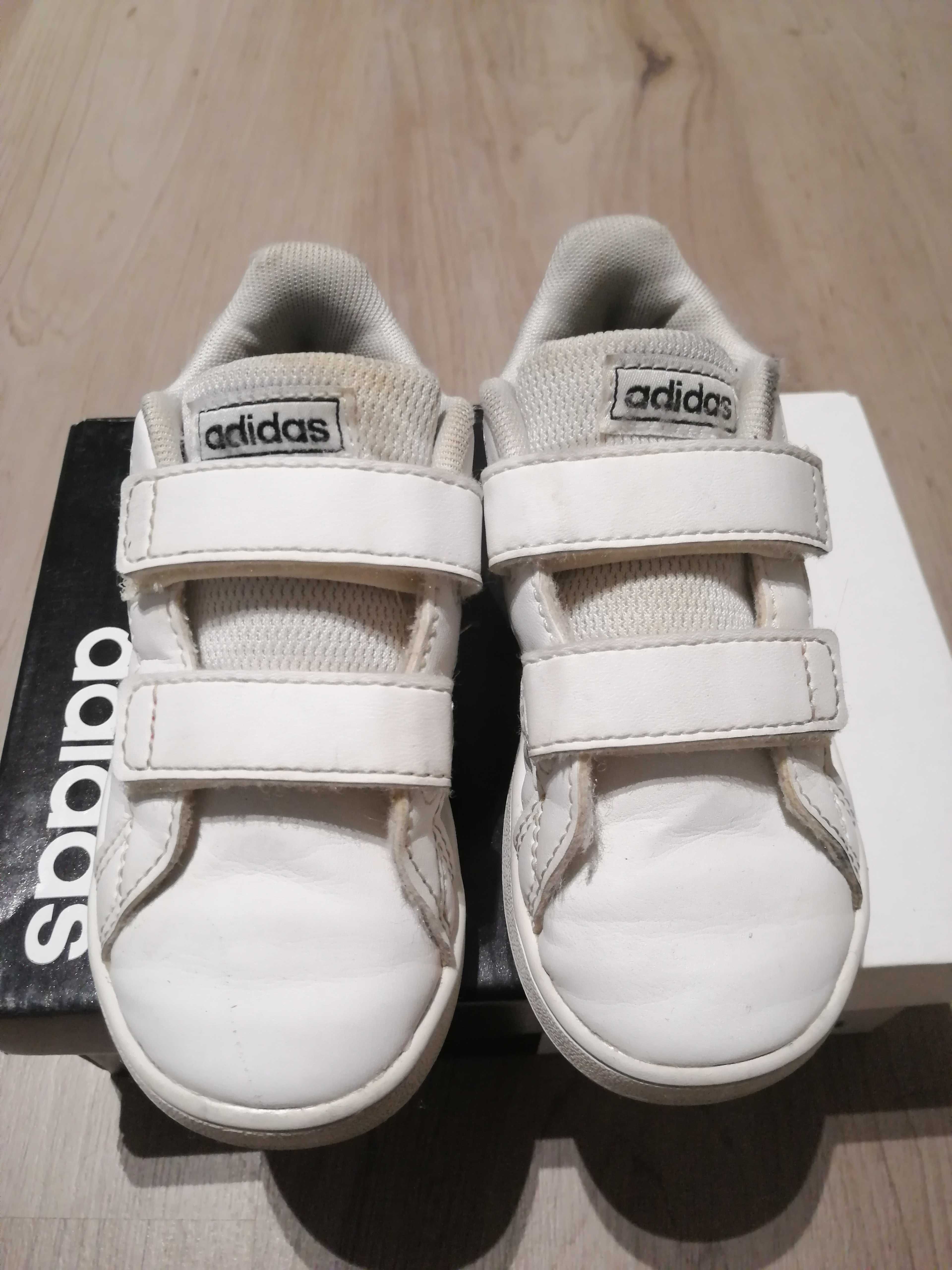 Ténis Adidas como novos