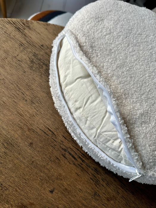 Podnóżek z lat 70. z poduszką - unikat po renowacji - bouclé