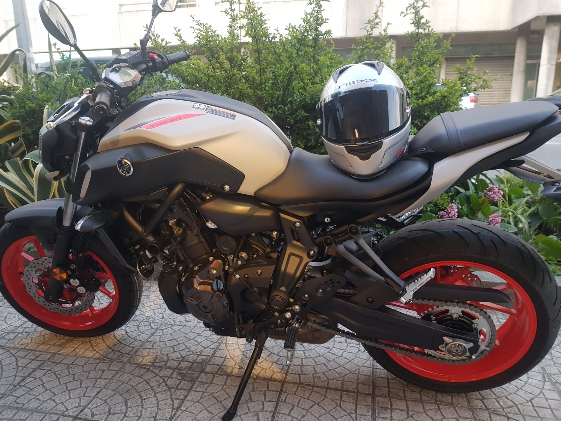 Yamaha mt 07 troco por carrinha 3 lugares caixa pequena ou venda