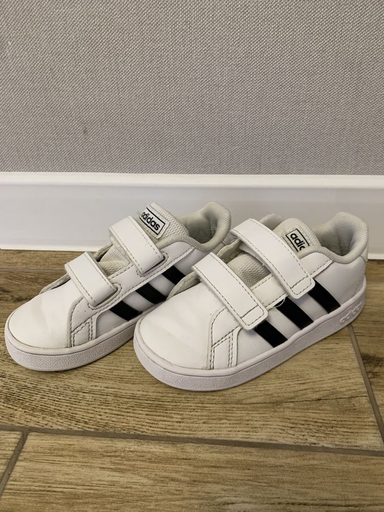 Кросівки adidas 26р