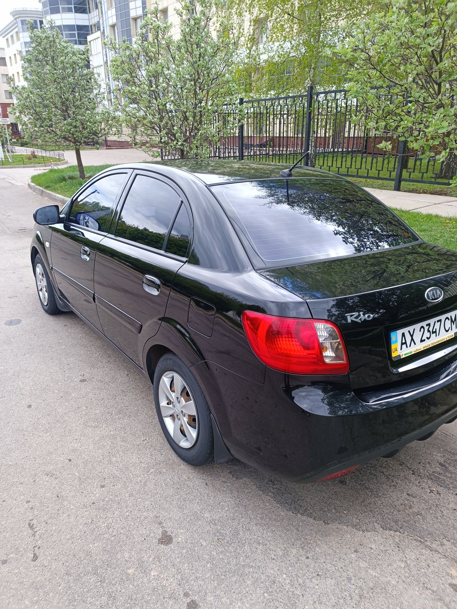 Автомобиль KIA Rio 1.4 MT mid sedan 2011