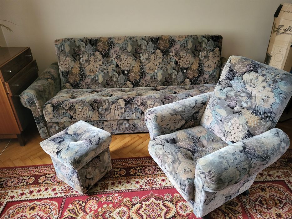 Komplet mebli tapicerowanych 2x fotele 2x pufy wersalka kanapa