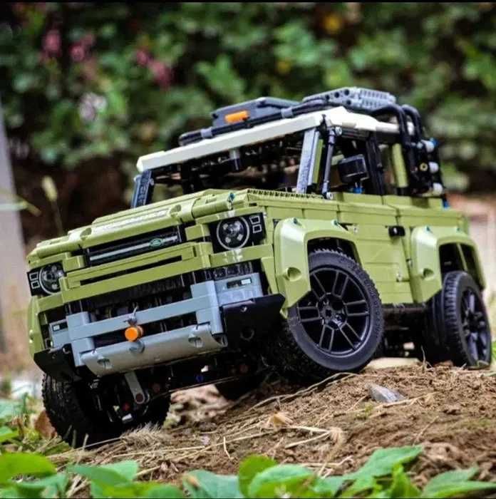 Якісний конструктор  Lego Technic Land Rover Defender.