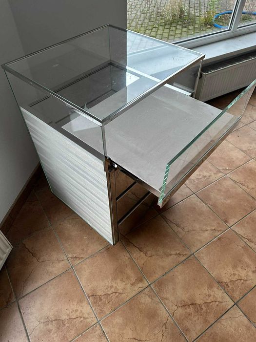 Szafy, witryny, szafki wystawowe, sklepowe glamour