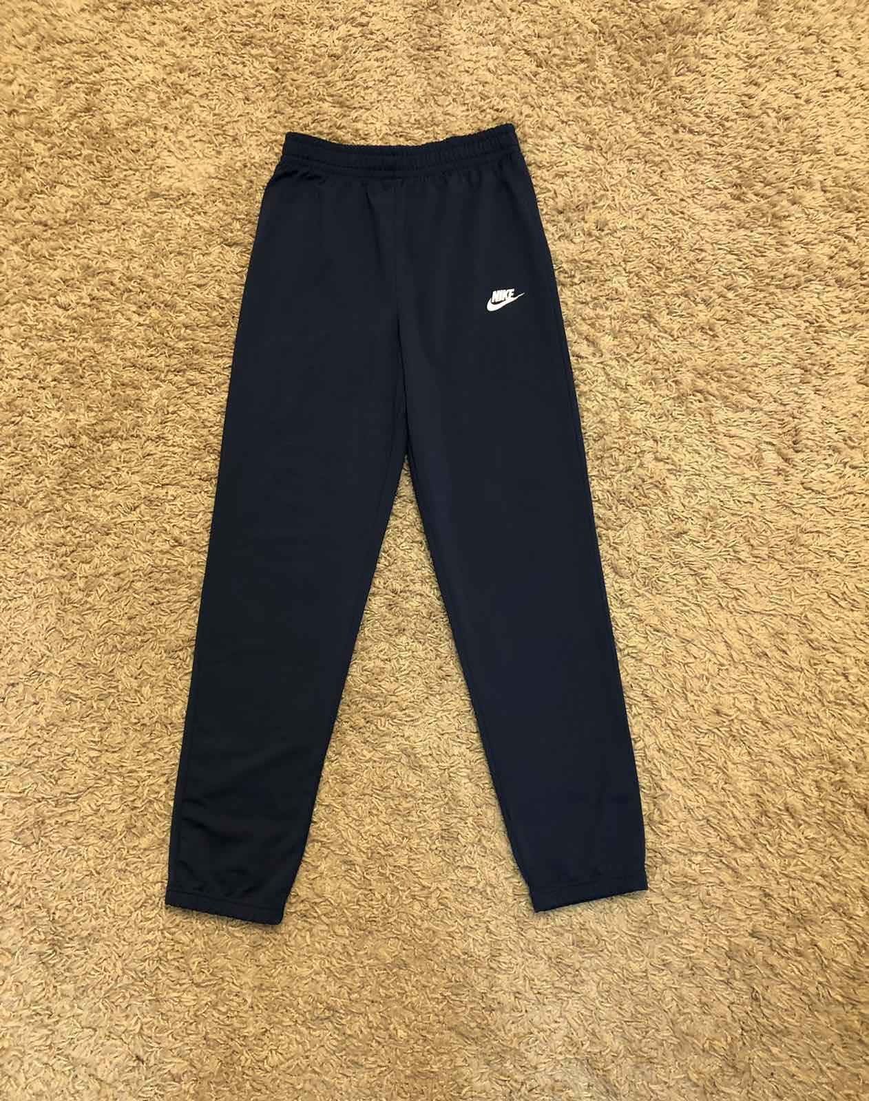 Спортианий костюм Nike