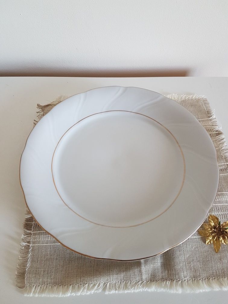 Komplet 12 talerzy deserowych i 2 duże, patery.Porcelana.Złote ranty