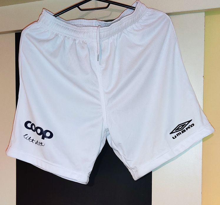 Krótkie spodenki sportowe, szorty Umbro r. XS