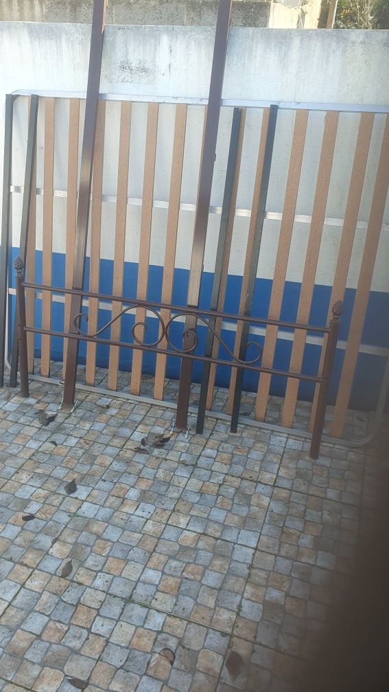 Cama de casal em ferro