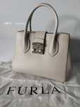 NOWA torebka beżowa FURLA skórzana elegancka kuferek torba