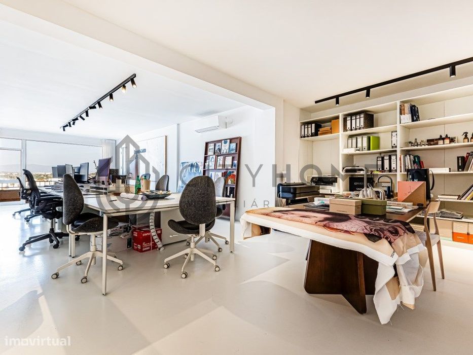 Escritório remodelado bem localizado no centro de Portimão