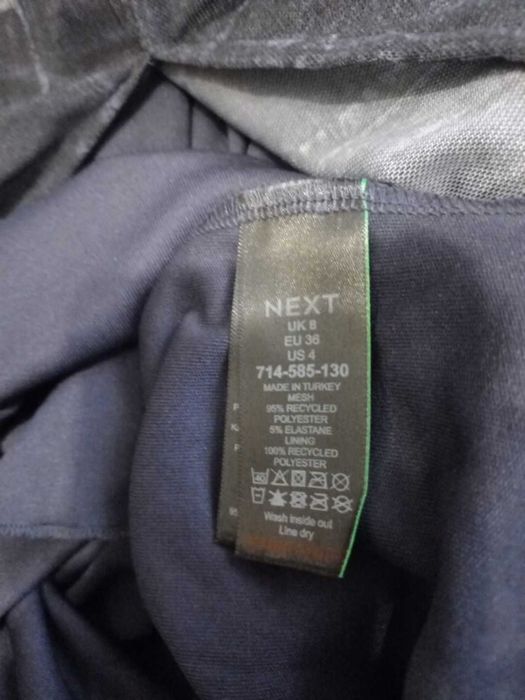 Довга сукня на дівчину