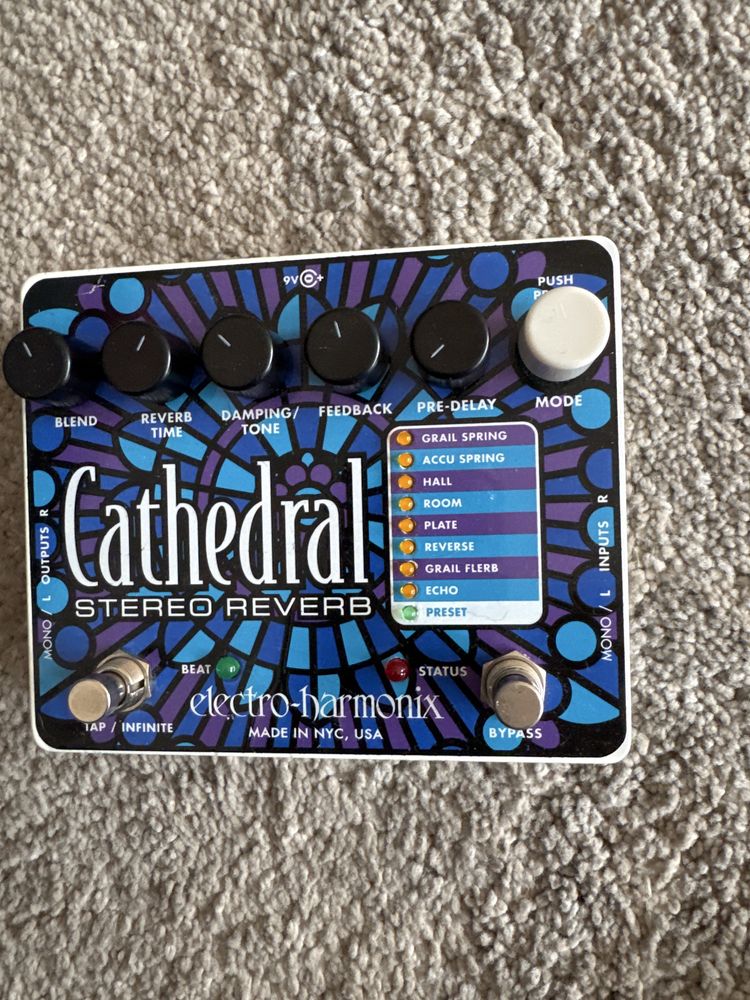 Pedal de Reverb Stereo Electro-Harmonix